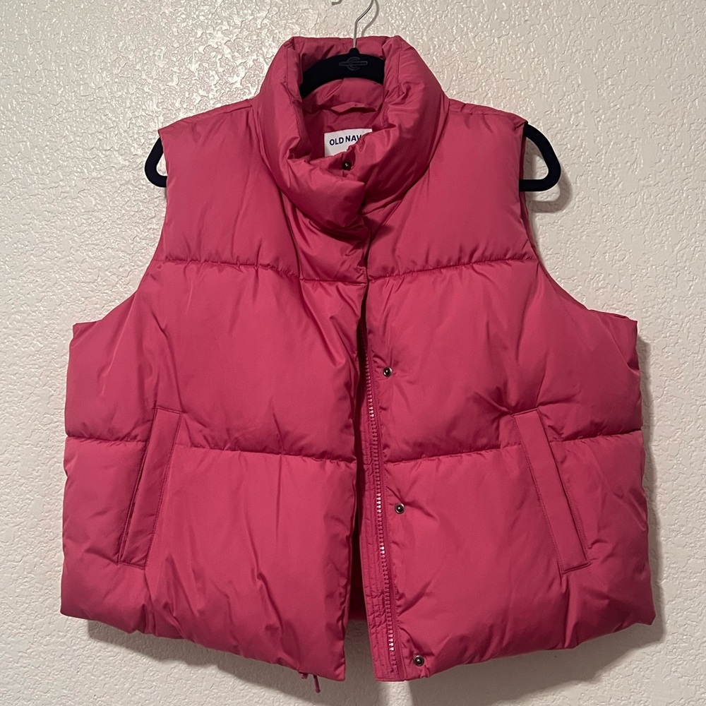 Old Navy Women's Pink Puffer Vest